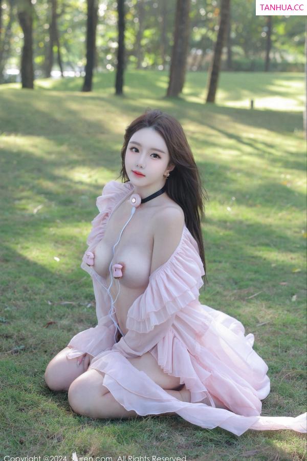   [XiuRen]高清写真图 2024.01.23 No.8007 小薯条nienie 户外美腿第21张图片